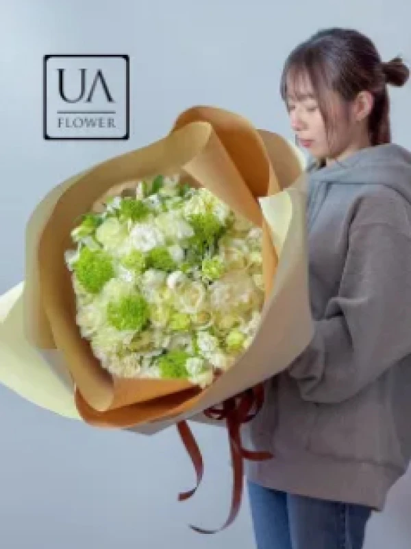 白グリーン系バラの花束